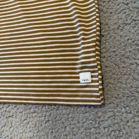 Vuori Men's Short Sleeve Current Stripe Tee Color: Bronze Size Medium V1021 fall - Picture 2 of 16
